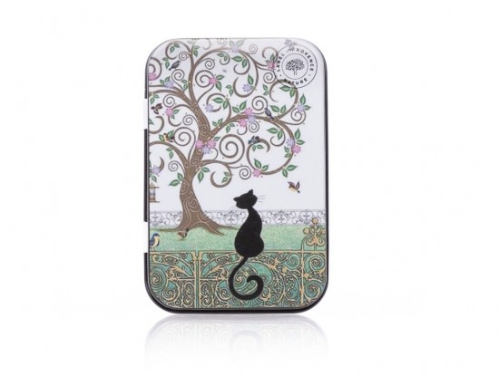 Zeepblik voor op reis of om te bewaren van een kat bij een boom