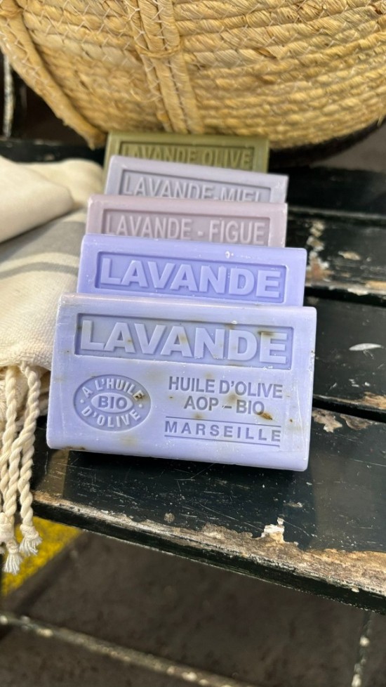 Set van 5 lavendel zepen. Bekende savon de marseille zeep met diverse lavendel geuren